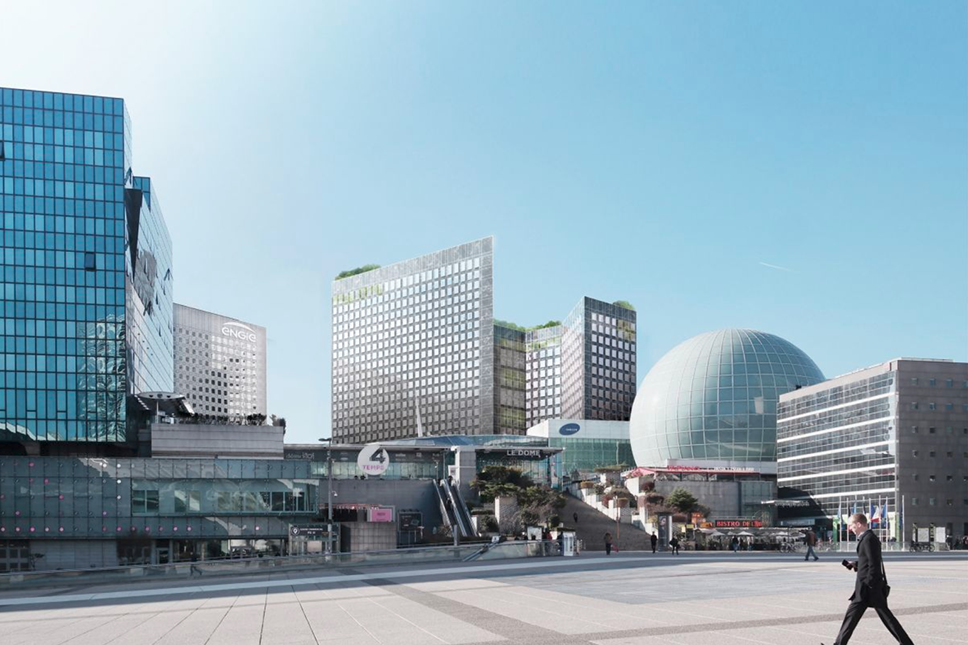 A view of the Pascal tower between the comoltion of La Defense.
